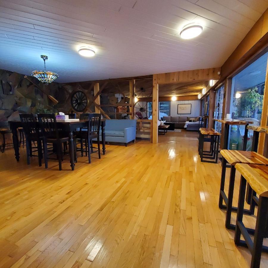 Royal Harrison Retreat Villa Harrison Hot Springs Eksteriør billede